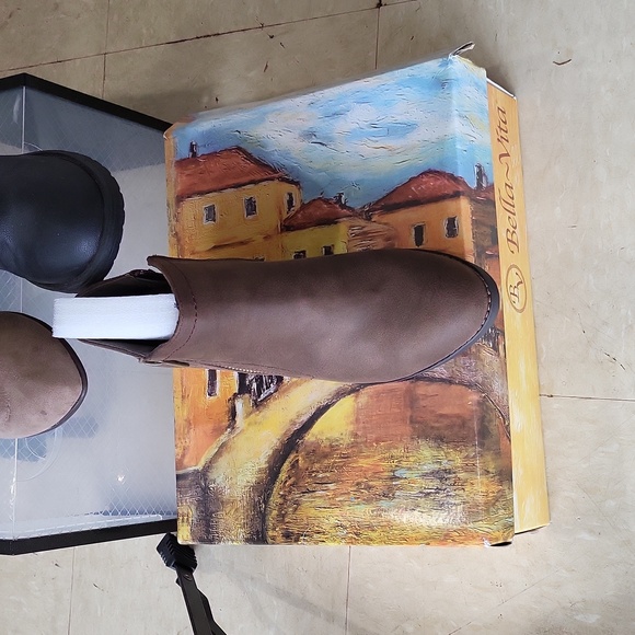 Bella vita size 7 1/2 M boots - Picture 2 of 2